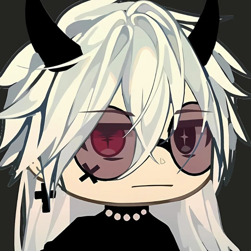 Anime nh&acirc;n vật t&oacute;c trắng với sừng đen, nền tối, phong c&aacute;ch Gothic, độ ph&acirc;n giải 768x768, h&igrave;nh ảnh HD hấp dẫn.