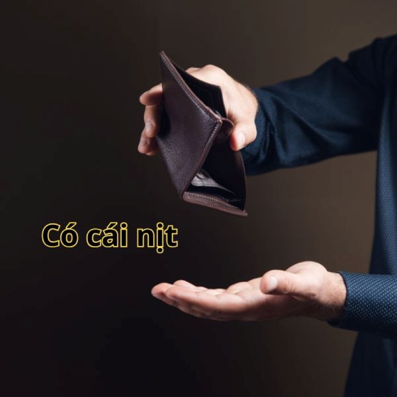 Ví không tiền trong tay người, chữ "Có cái nịt", độ phân giải 1080x1920, chất lượng HD, chủ đề tài chính.