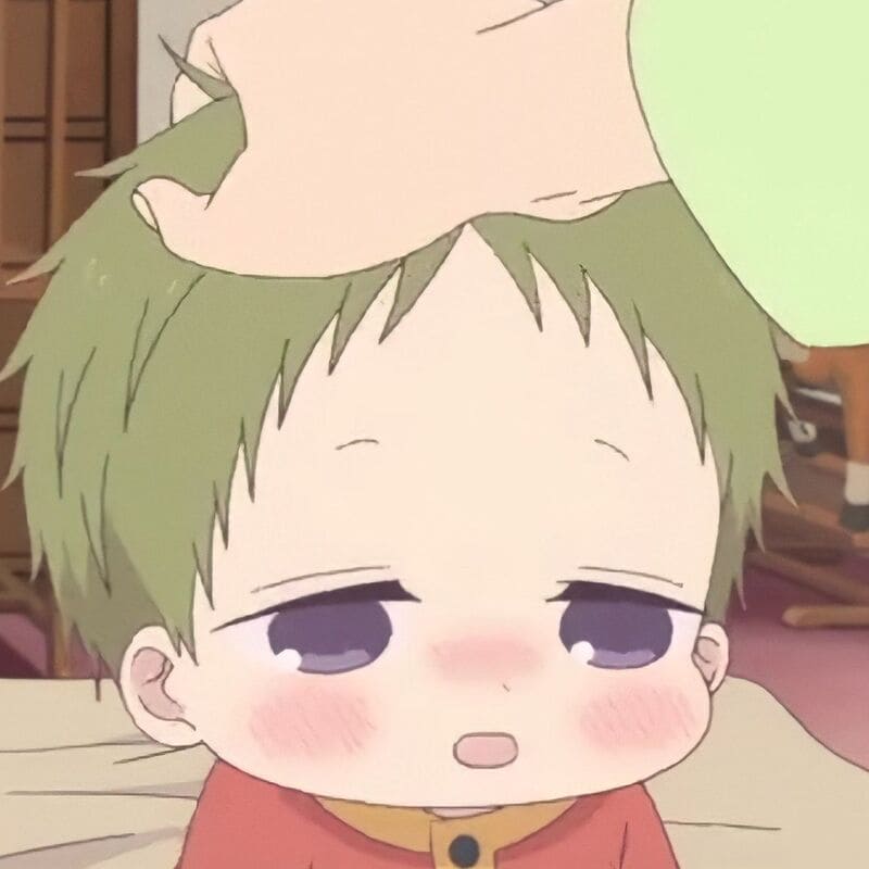 Anime dễ thương với bé nhỏ đang được xoa đầu, độ phân giải 768x768, chất lượng HD, hình nền đáng yêu.