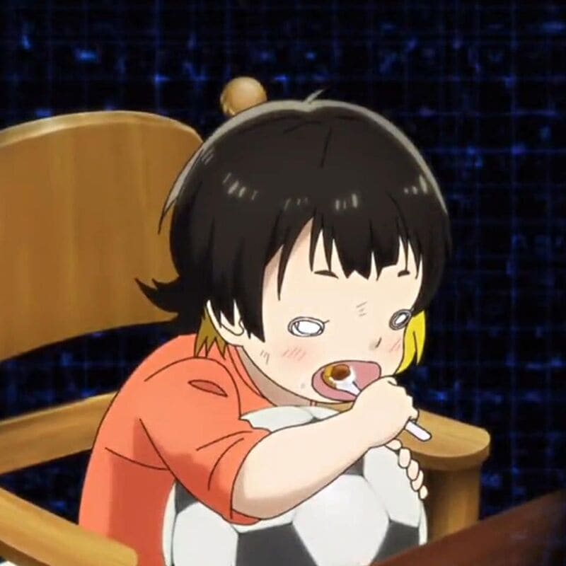 Nhân vật anime dễ thương ăn uống, ôm quả bóng, nền xanh tối, độ phân giải 1080x1920, hình ảnh HD.