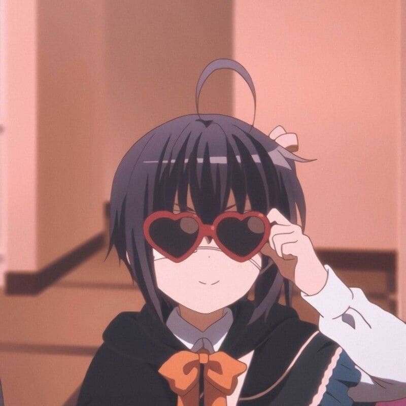 Nhân vật anime đeo kính hình trái tim, phong cách dễ thương, hình nền HD 1080x1920, hình ảnh chất lượng cao.
