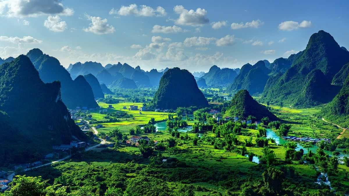 hinh-nen-powerpoint-dia-ly-17 Phong cảnh núi non xanh tươi tuyệt đẹp, sông suối uốn lượn, HD, 1080x1920, thiên nhiên hùng vĩ, ảnh nền lý tưởng.