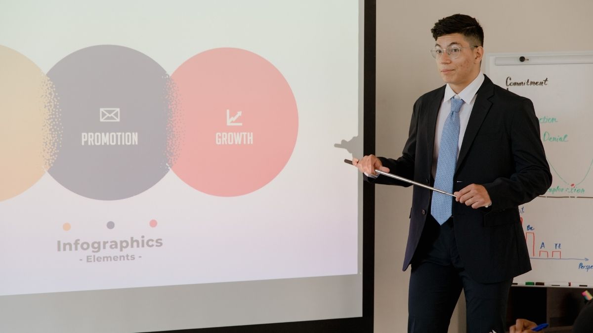 Trình bày infographics về phát triển kinh doanh, độ phân giải 1080x1920, chất lượng HD, hội thảo chuyên nghiệp.