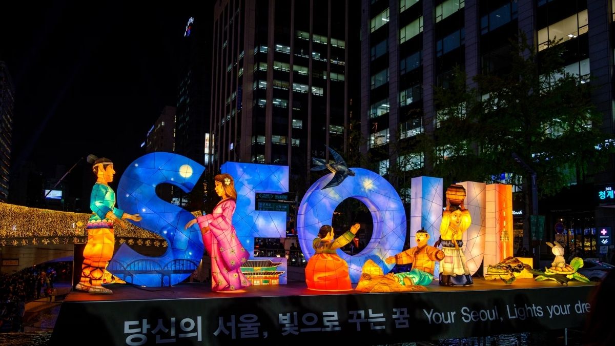Hình nền lễ hội đèn lồng Seoul về đêm, độ phân giải 1080x1920, chất lượng HD, nổi bật văn hóa Hàn Quốc.