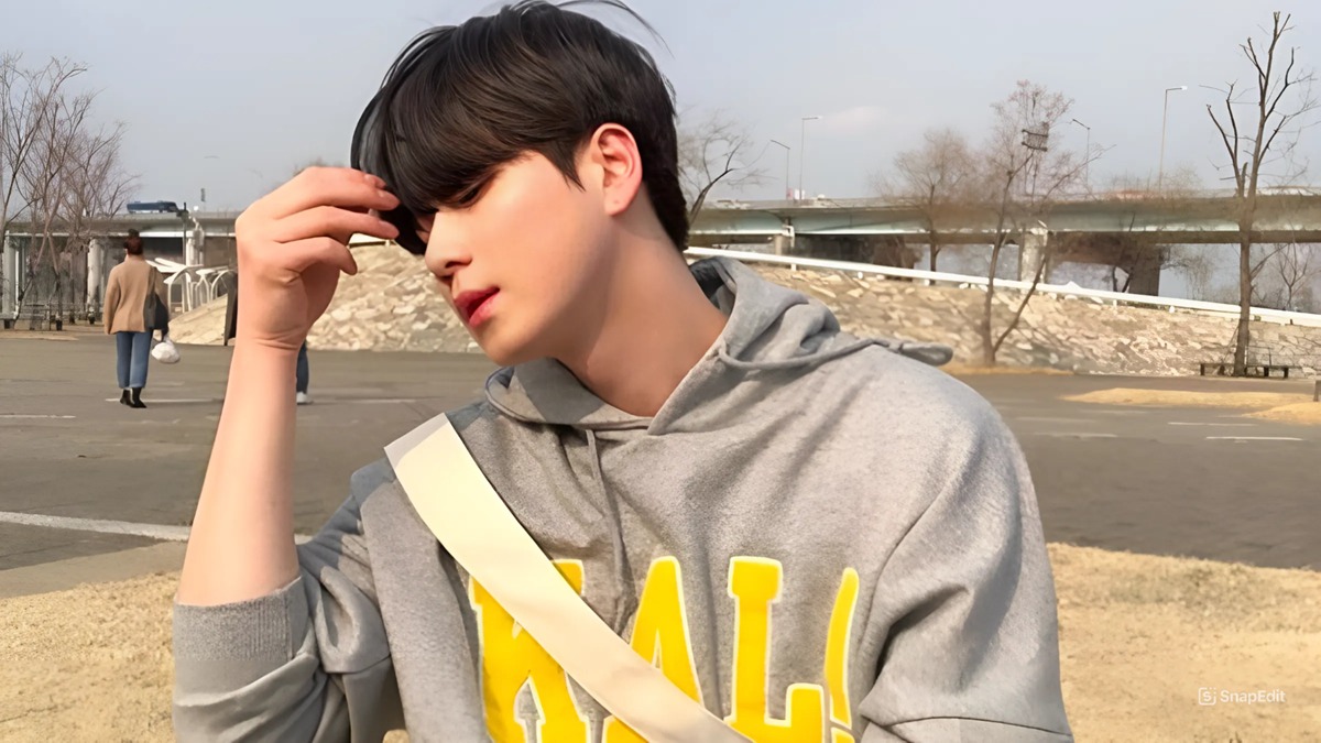 ```markdown
Người trẻ trong công viên dưới nắng, thời trang năng động, ảnh chất lượng HD, độ phân giải 675x1200.
```