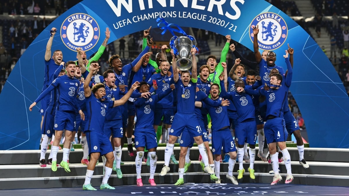Đội bóng giành cúp vô địch UEFA Champions League 2020/21, ảnh HD 1080x1920, tinh thần chiến thắng bùng nổ.