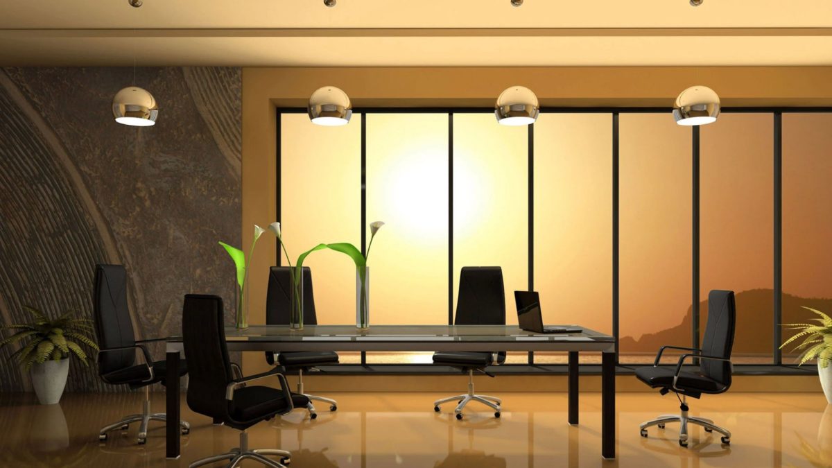 Văn phòng hiện đại với cửa sổ lớn nhìn ra hoàng hôn, 1080x1920, hình nền HD, không gian làm việc sáng tạo.